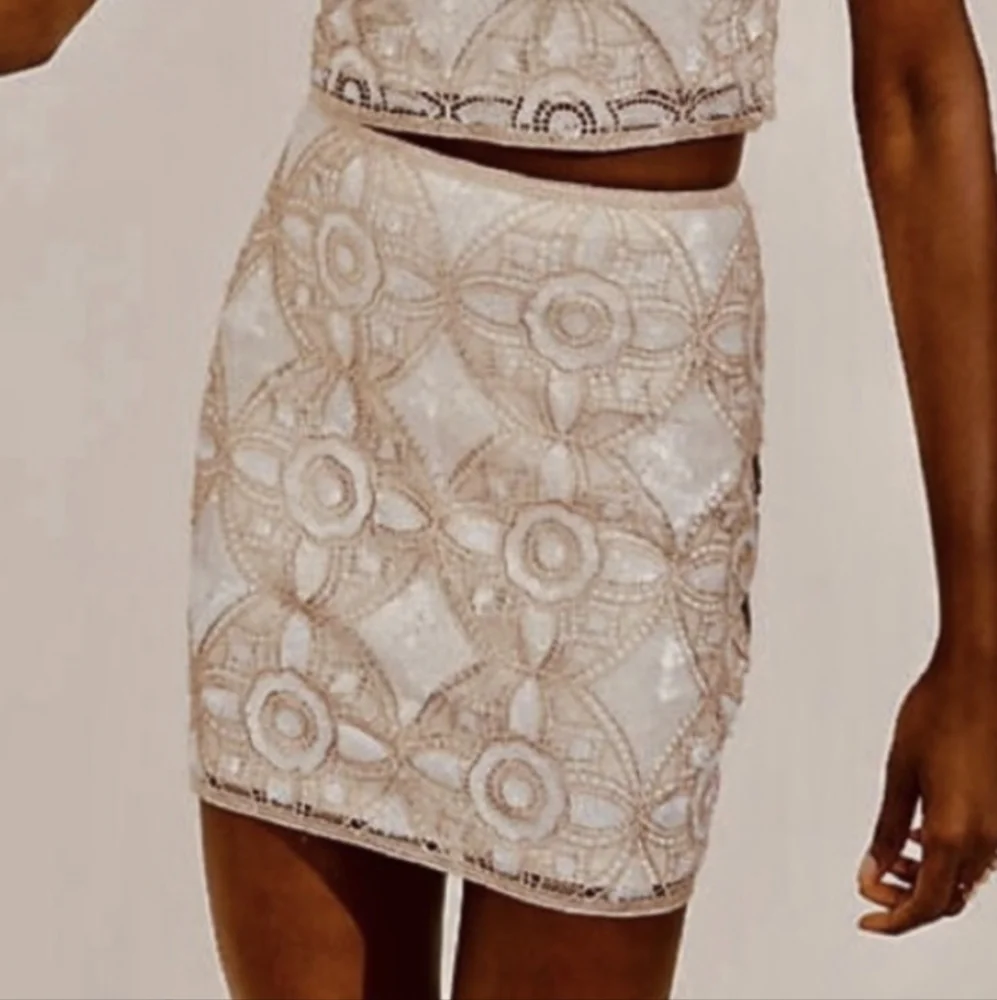 Express Mini Skirt Sequinned Metallic Crocheted Lace White Rose Gold size 8 NWT